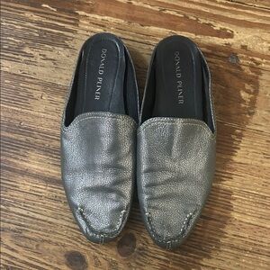 Donald Pliner Bonnie Gunmetal Silver Leather Sz 9 Slip On Mules. Stylish Classic